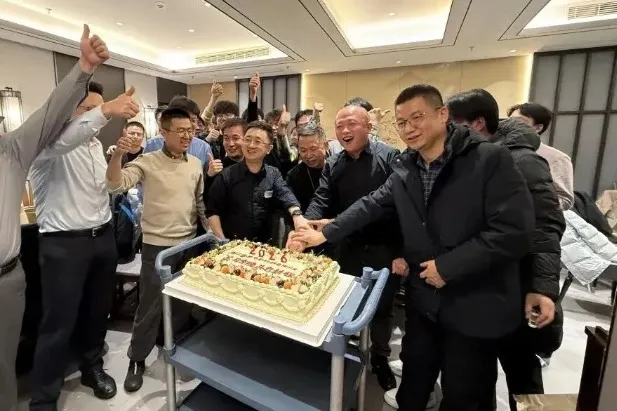 Avanzar · Consolidar · Emprender | La conferencia de resumen anual 2025 del Centro de Marketing Saisi se celebra con éxito