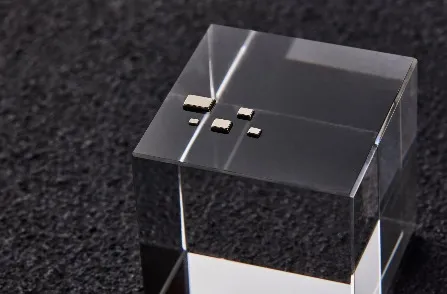 Desbloquee el mercado de miles de millones en dispositivos portátiles inteligentes! Resonadores de cristal SMD Saisi: motor preciso del ecosistema inteligente